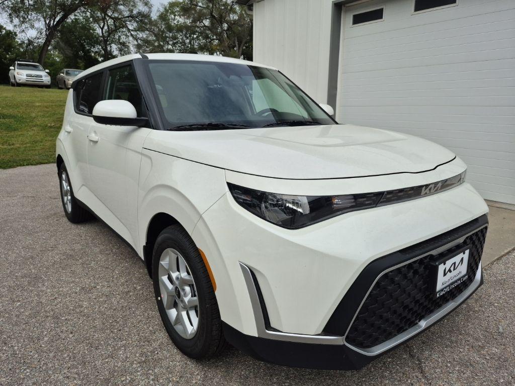 new 2025 Kia Soul car, priced at $24,277