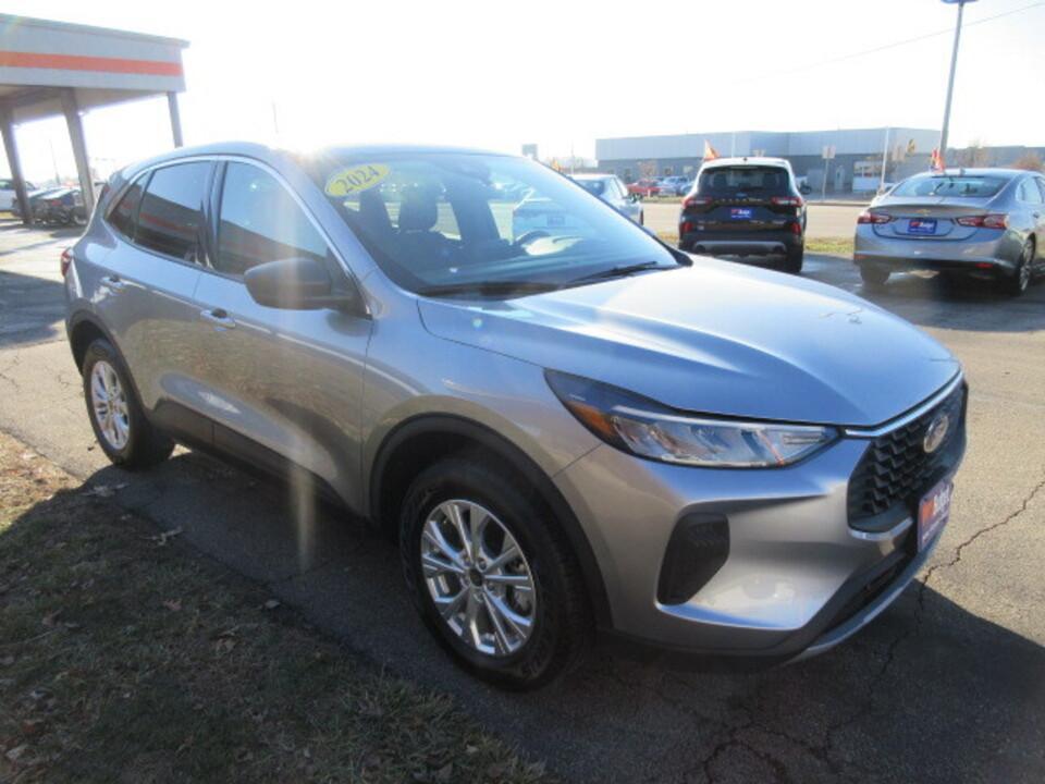 used 2024 Ford Escape car, priced at $19,990