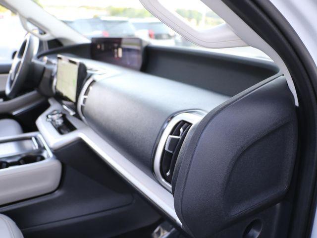 used 2025 Ford Expedition car, priced at $58,970