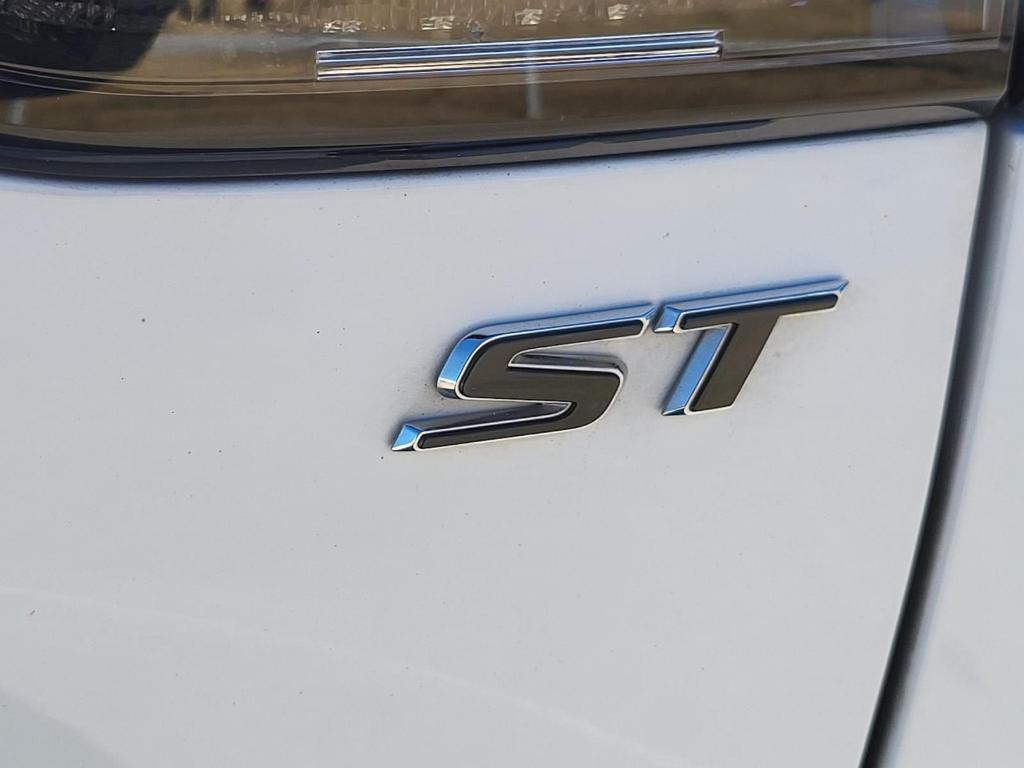 used 2023 Buick Envision car, priced at $25,996