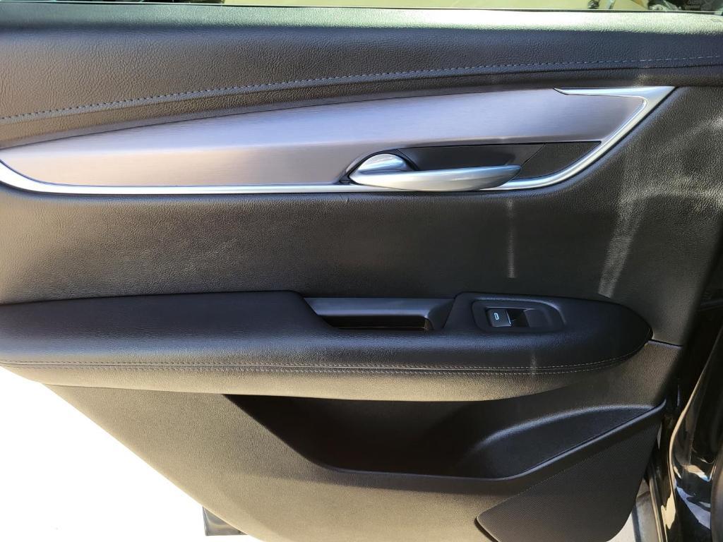 used 2021 Cadillac XT5 car, priced at $25,855