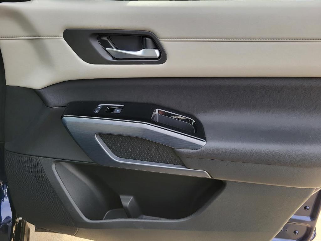 used 2025 Nissan Pathfinder car, priced at $33,662