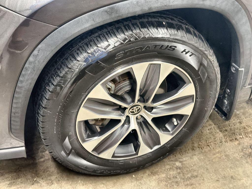 used 2021 Toyota Highlander Hybrid car, priced at $32,584