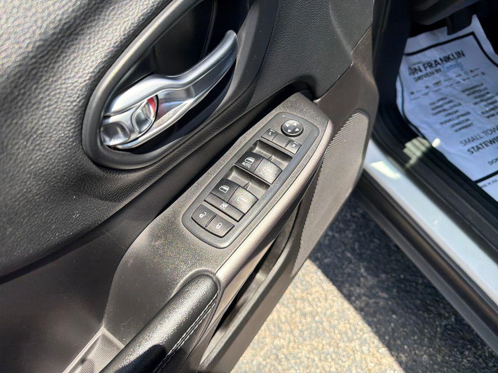 used 2019 Jeep Cherokee car, priced at $14,577