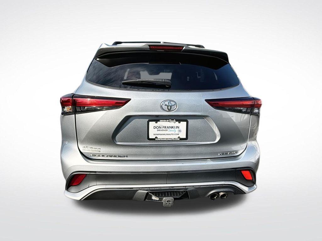 used 2022 Toyota Highlander car, priced at $33,477