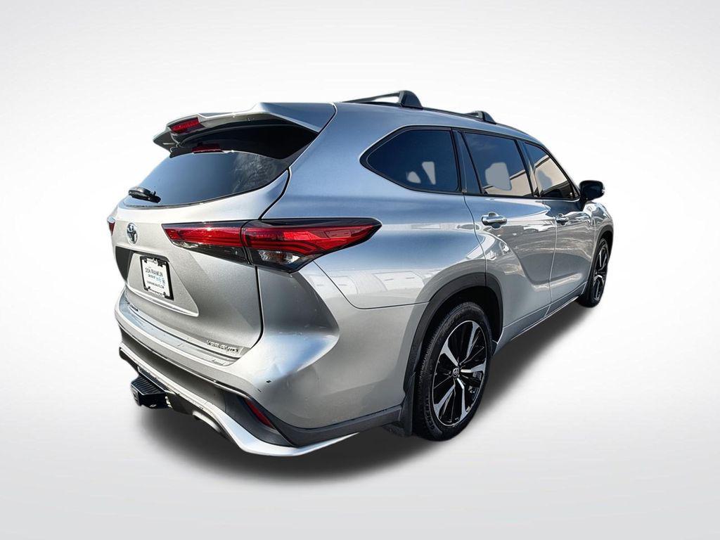 used 2022 Toyota Highlander car, priced at $33,477