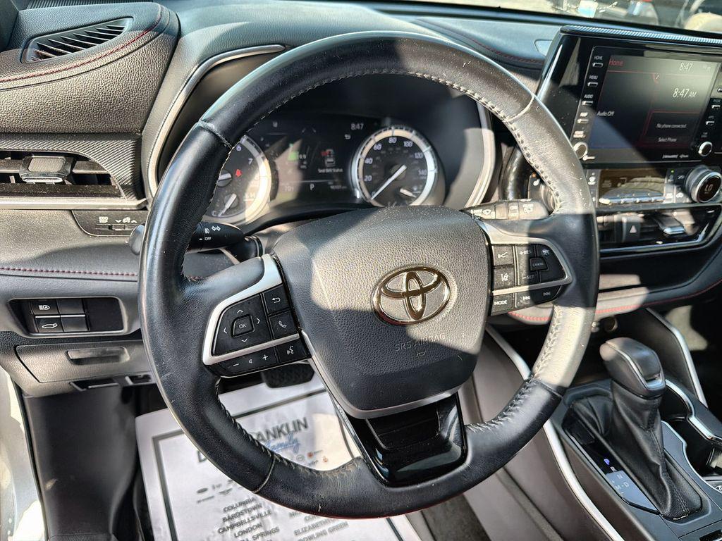 used 2022 Toyota Highlander car, priced at $33,477