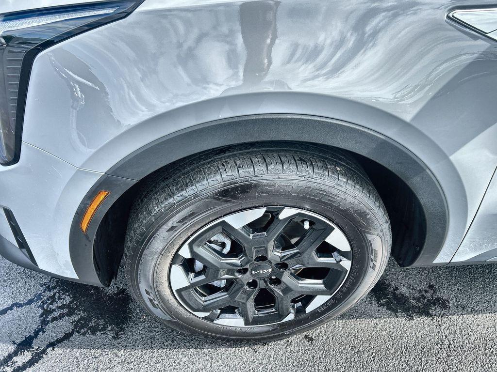 used 2025 Kia Sorento car, priced at $30,588
