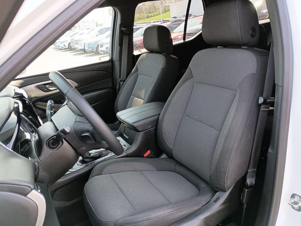 used 2023 Chevrolet Traverse car, priced at $28,185