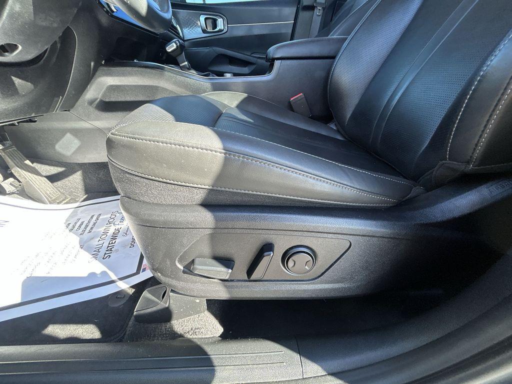 used 2025 Kia Sorento car, priced at $31,434