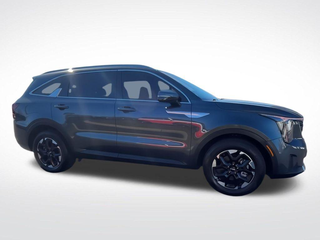used 2025 Kia Sorento car, priced at $31,434