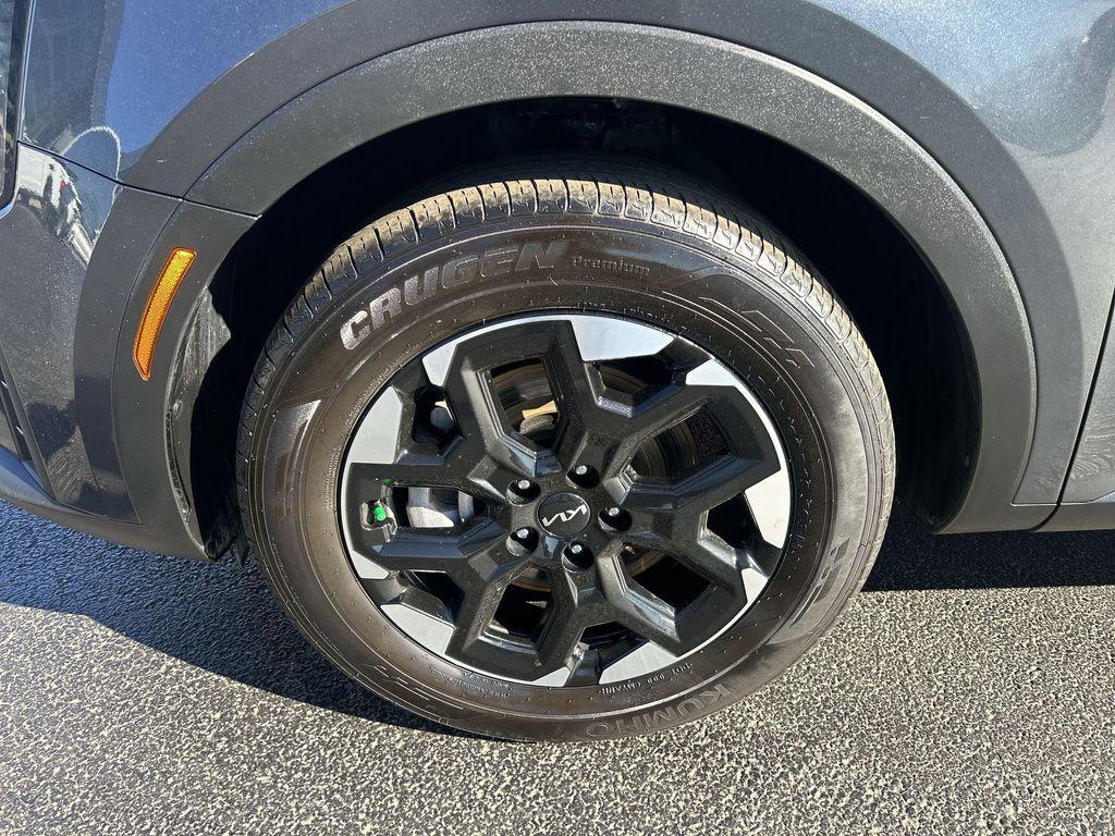 used 2025 Kia Sorento car, priced at $31,434
