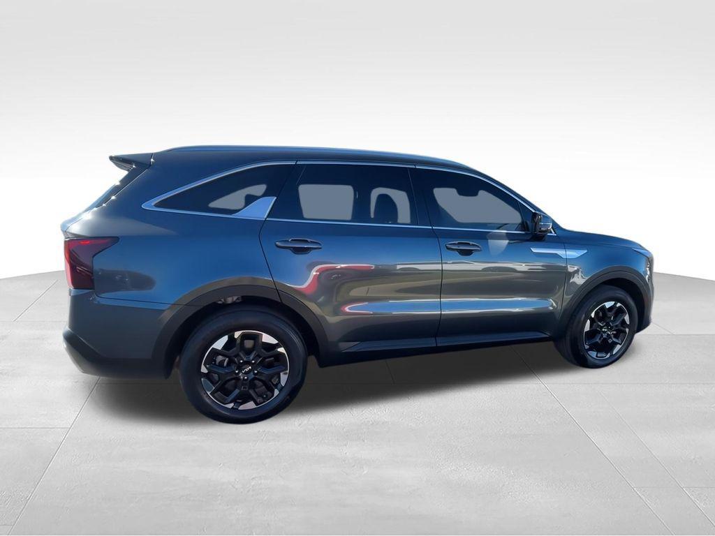 used 2025 Kia Sorento car, priced at $31,209