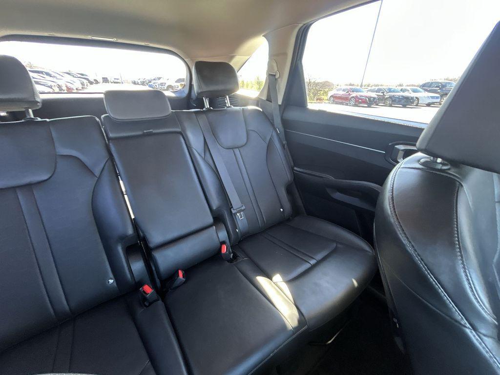 used 2025 Kia Sorento car, priced at $31,434