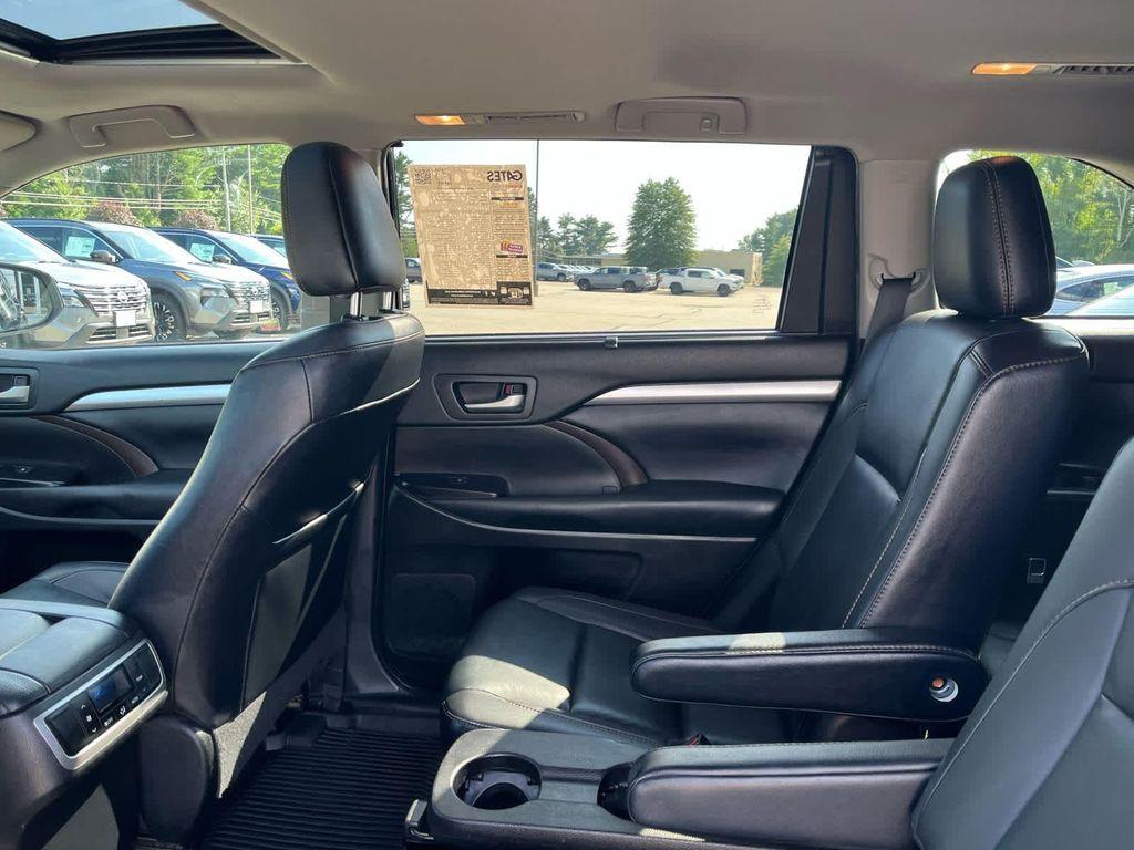 used 2019 Toyota Highlander car, priced at $23,597