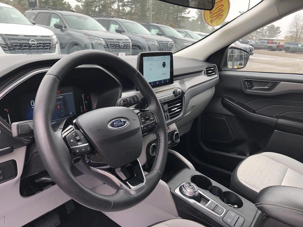 used 2024 Ford Escape car, priced at $25,999