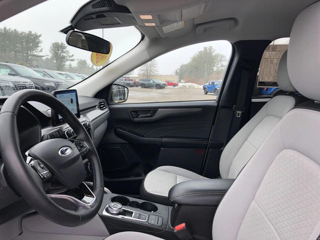 used 2024 Ford Escape car, priced at $25,999