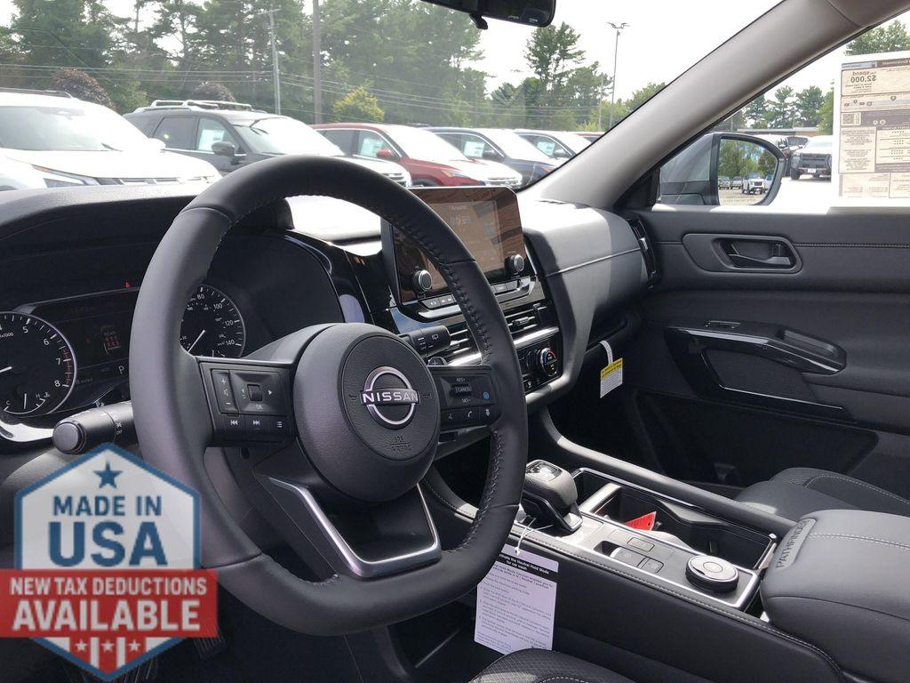 new 2025 Nissan Pathfinder car, priced at $36,880
