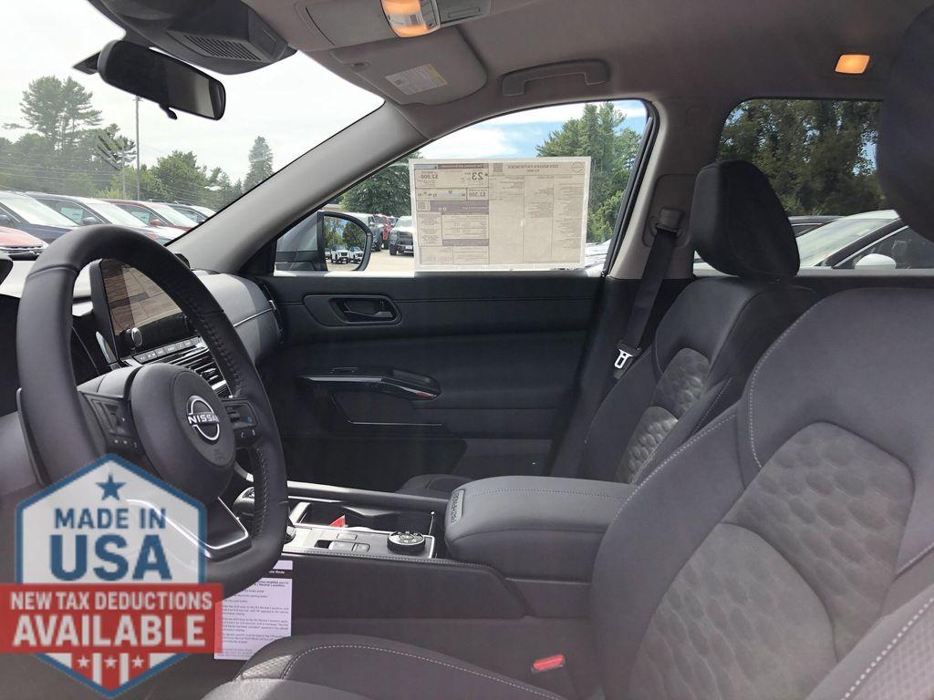 new 2025 Nissan Pathfinder car, priced at $36,880