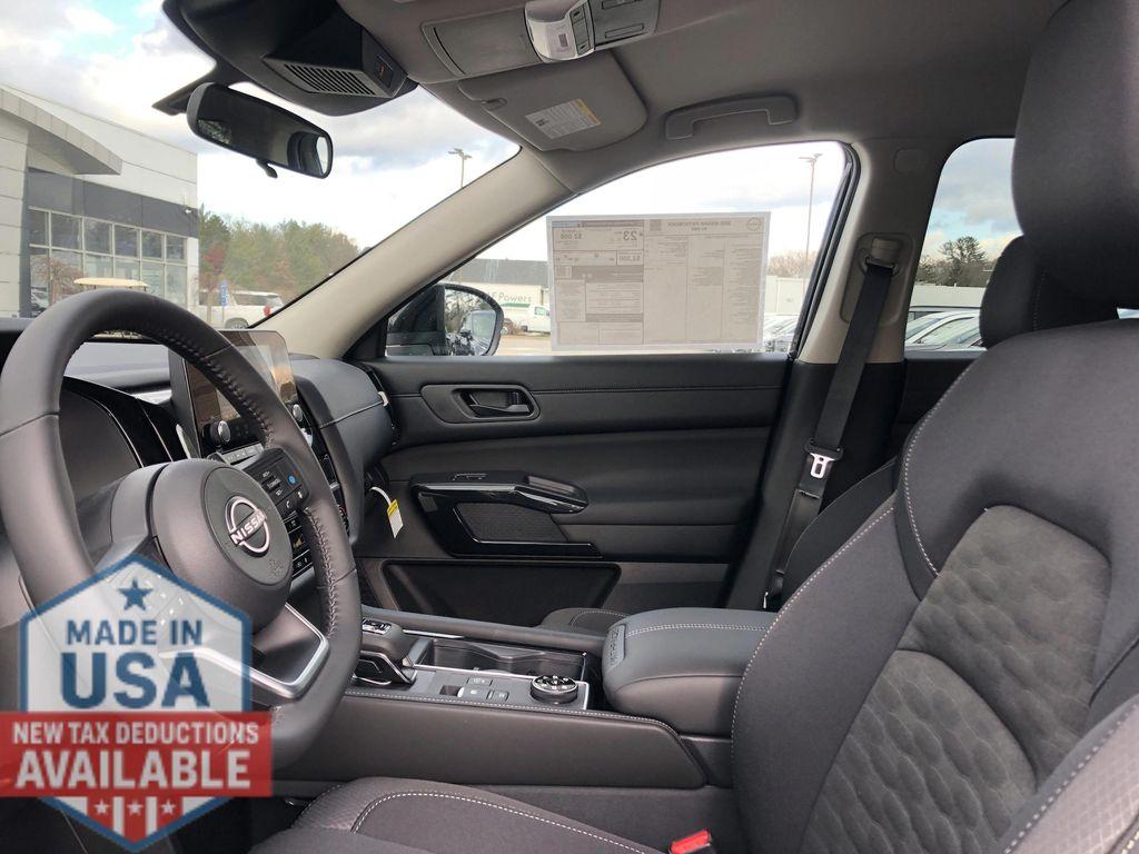 new 2025 Nissan Pathfinder car, priced at $39,375