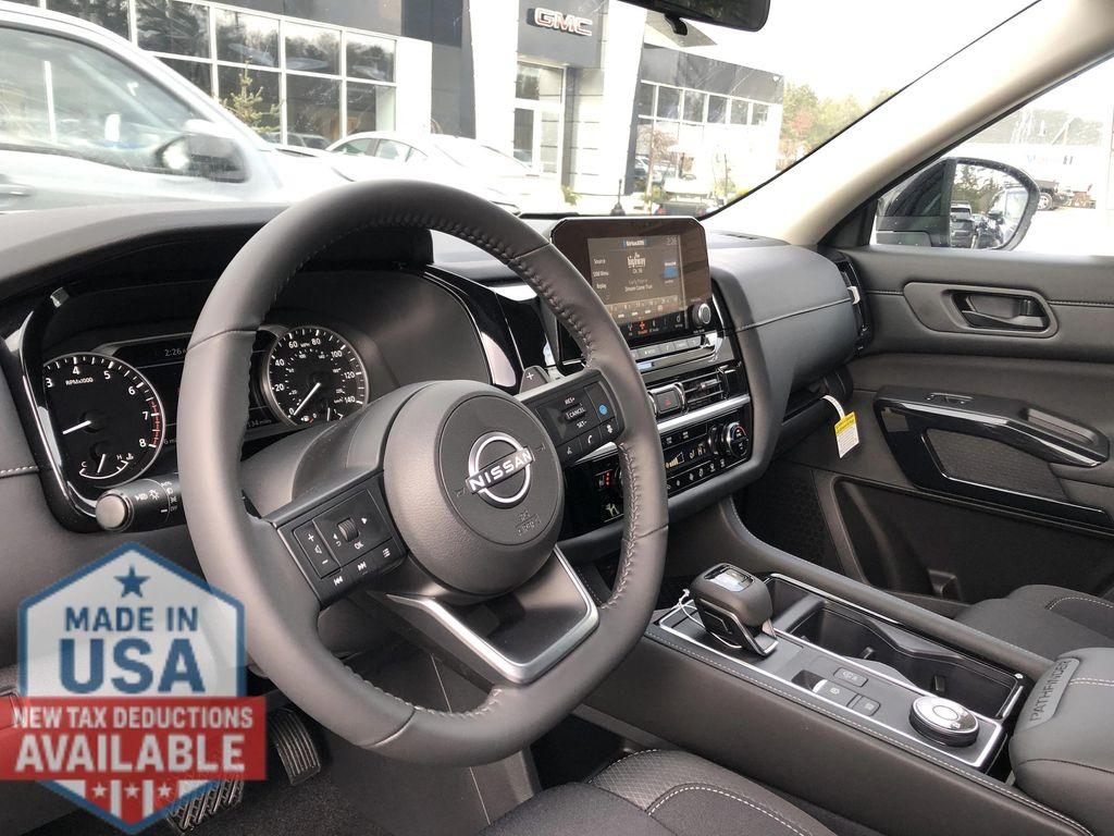 new 2025 Nissan Pathfinder car, priced at $39,375