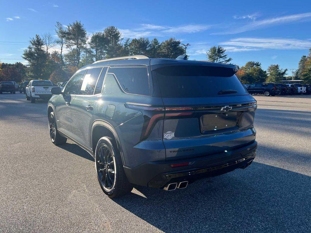 used 2024 Chevrolet Traverse car, priced at $33,098