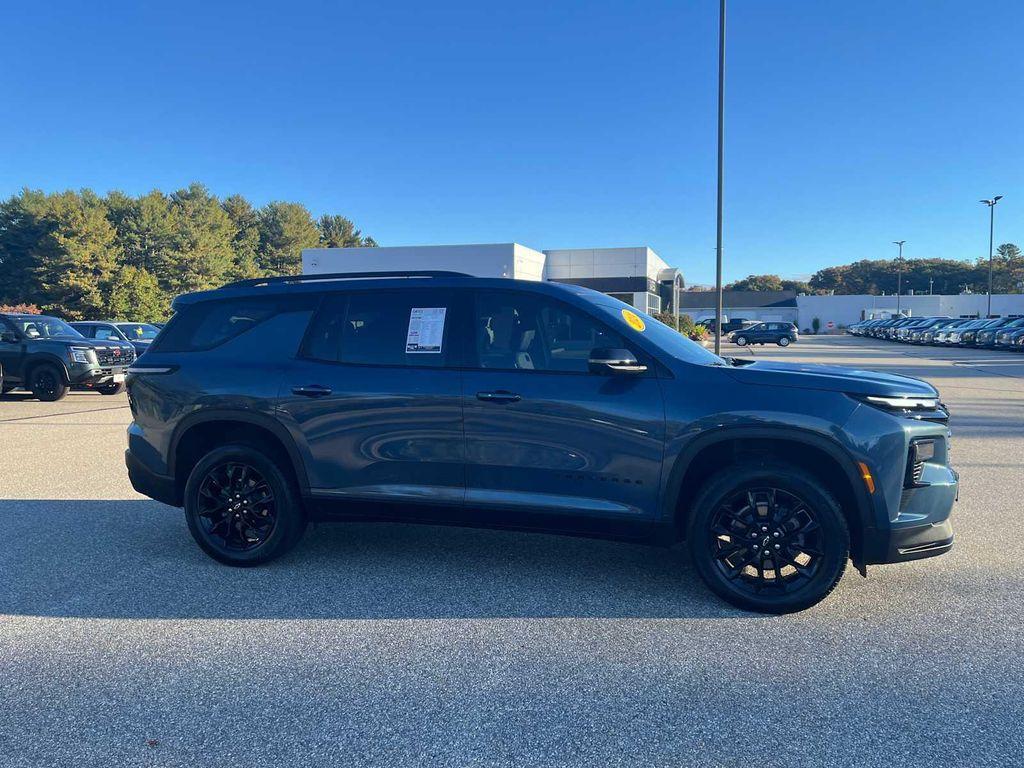 used 2024 Chevrolet Traverse car, priced at $33,098