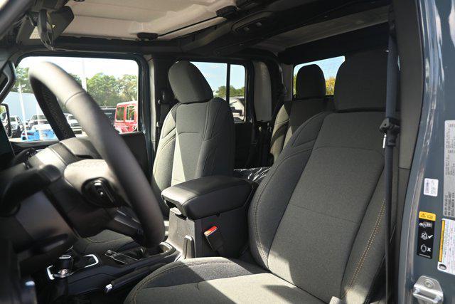 new 2025 Jeep Gladiator car, priced at $43,245
