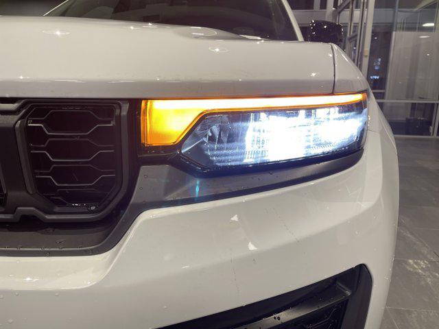 new 2026 Jeep Grand Cherokee car, priced at $45,985