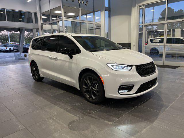 new 2026 Chrysler Pacifica car, priced at $40,960