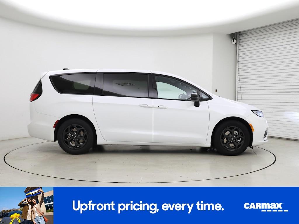 used 2023 Chrysler Pacifica Hybrid car, priced at $34,998