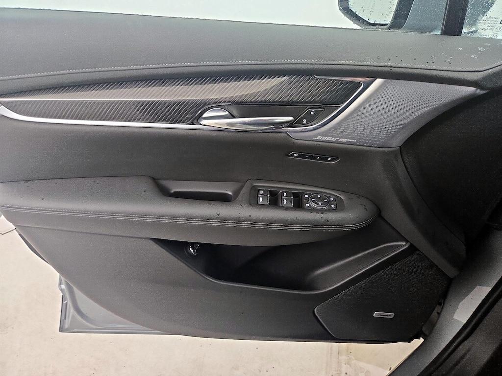 used 2024 Cadillac XT6 car, priced at $41,998