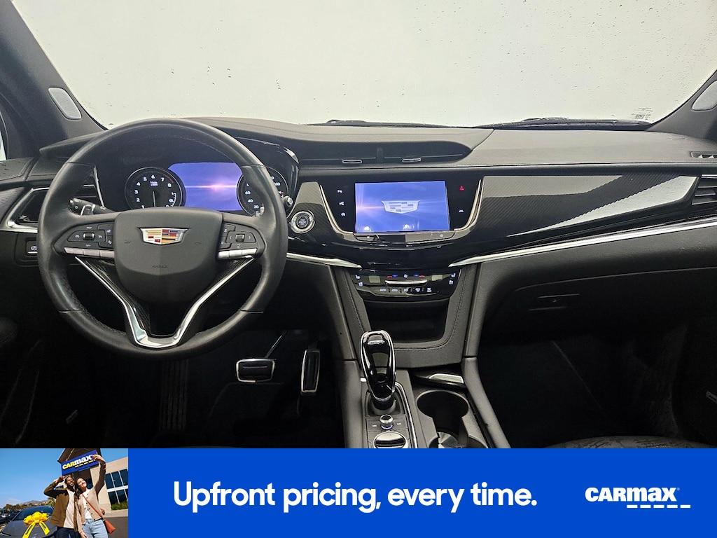 used 2024 Cadillac XT6 car, priced at $41,998