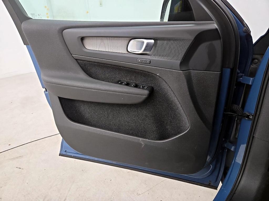 used 2023 Volvo XC40 car, priced at $27,998