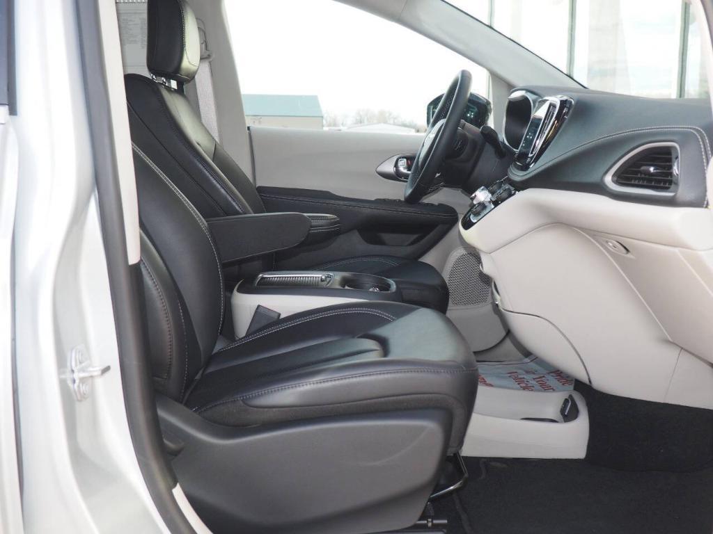 used 2024 Chrysler Pacifica car, priced at $31,500