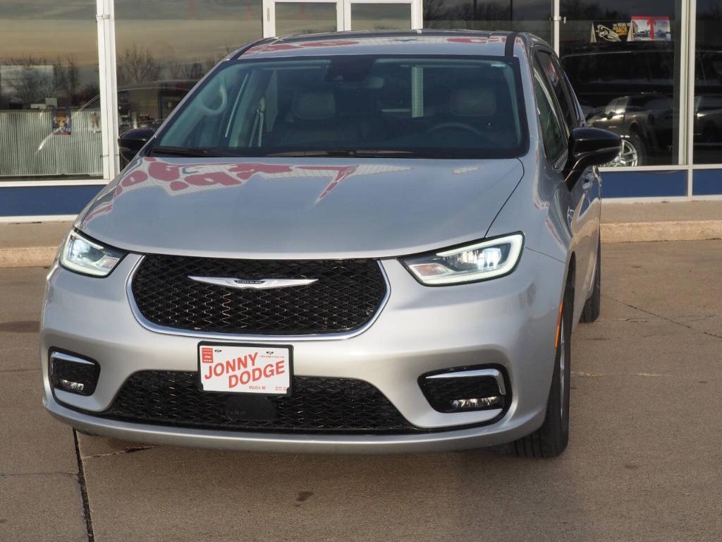 used 2024 Chrysler Pacifica car, priced at $31,500