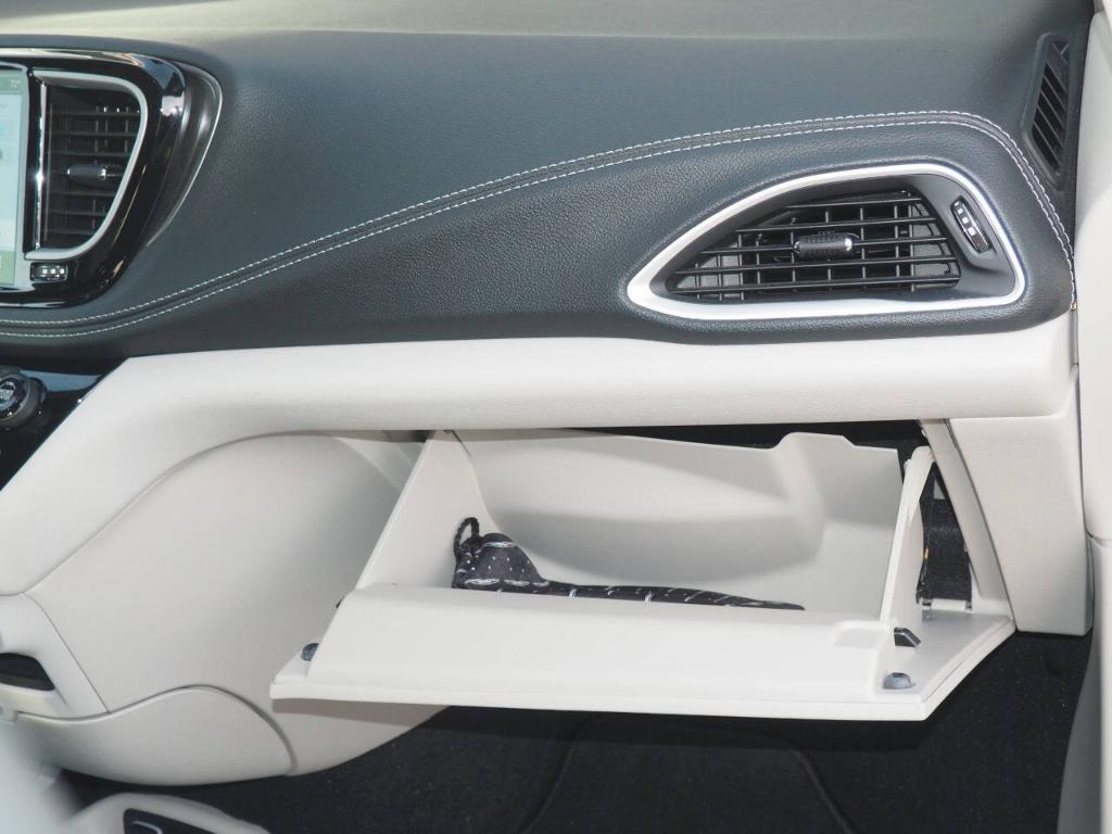 used 2024 Chrysler Pacifica car, priced at $31,500