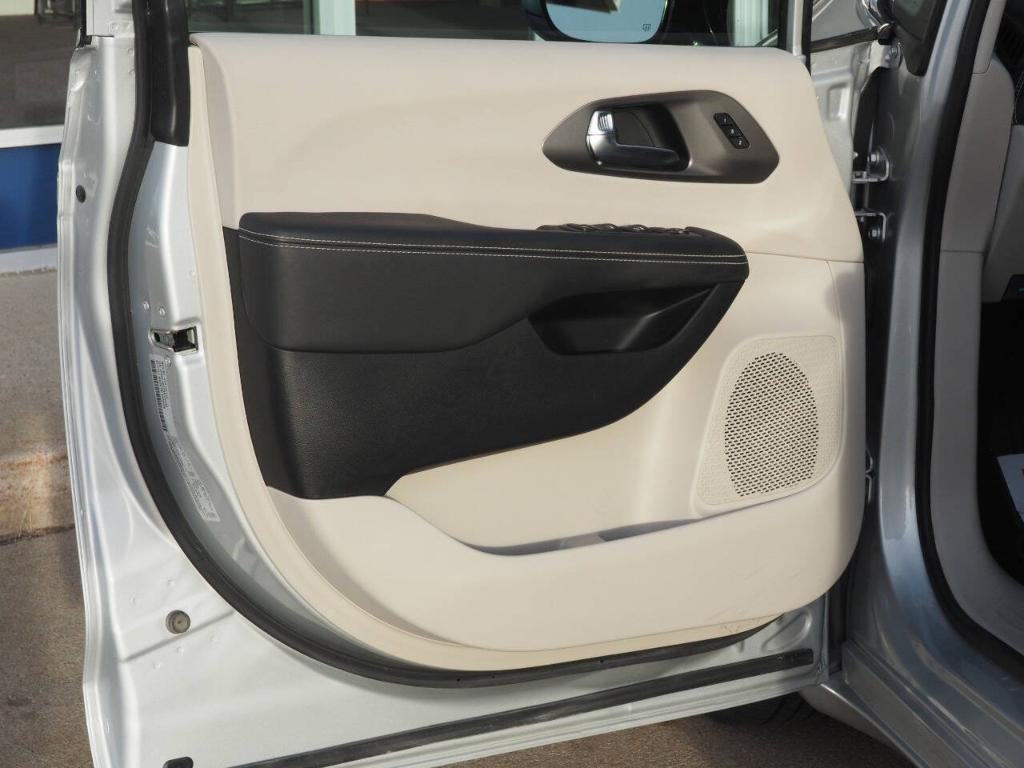 used 2024 Chrysler Pacifica car, priced at $31,500