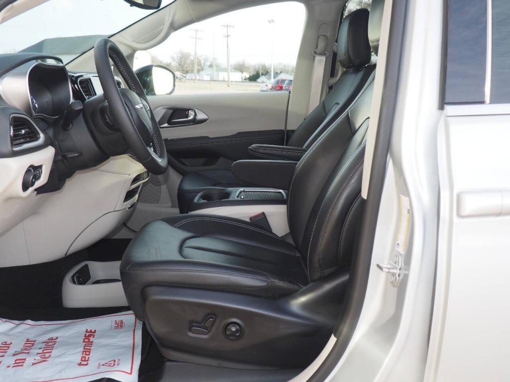 used 2024 Chrysler Pacifica car, priced at $31,500