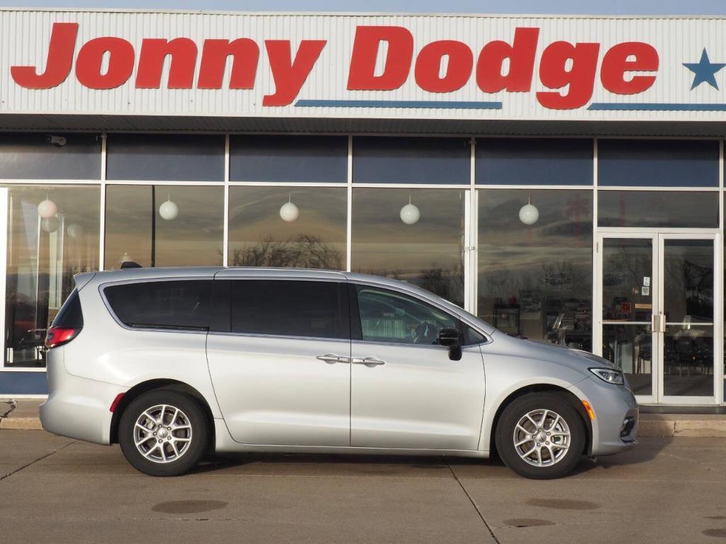 used 2024 Chrysler Pacifica car, priced at $31,500