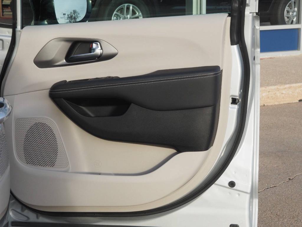 used 2024 Chrysler Pacifica car, priced at $31,500