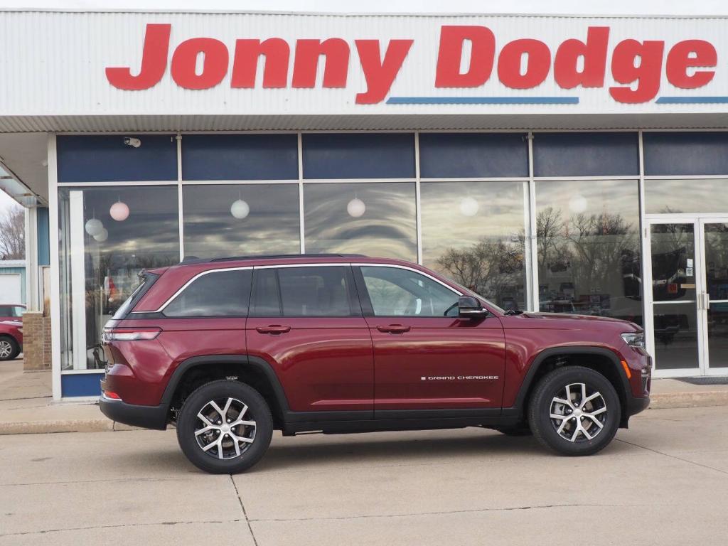 new 2025 Jeep Grand Cherokee car, priced at $45,245