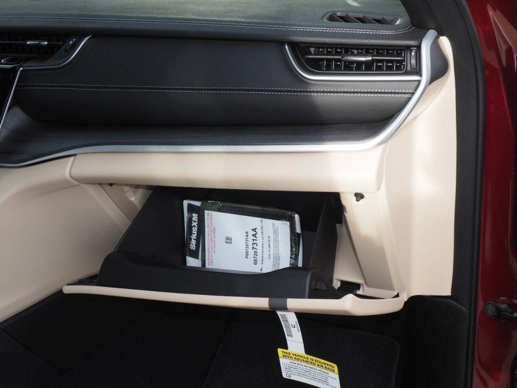 new 2025 Jeep Grand Cherokee car, priced at $45,245