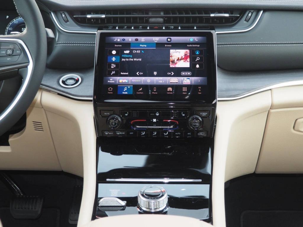 new 2025 Jeep Grand Cherokee car, priced at $45,245