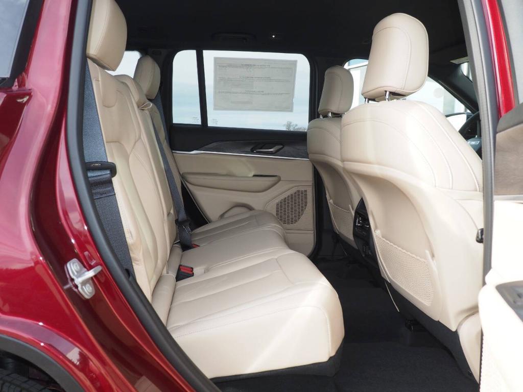 new 2025 Jeep Grand Cherokee car, priced at $45,245