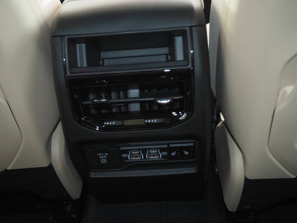 new 2025 Jeep Grand Cherokee car, priced at $45,245