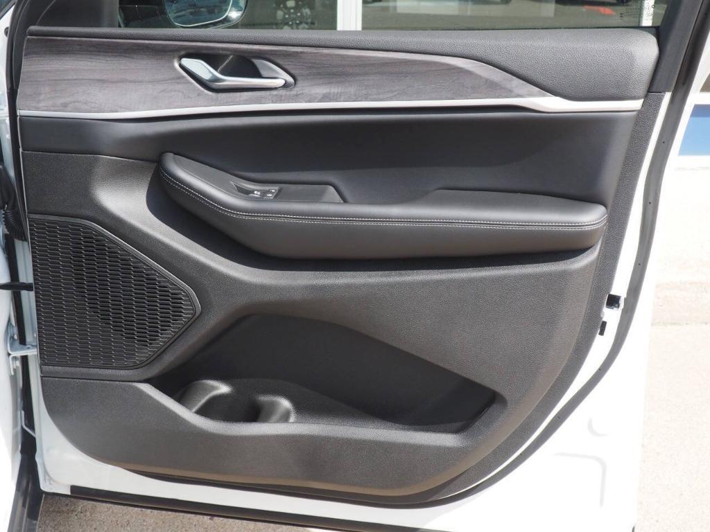 new 2025 Jeep Grand Cherokee L car, priced at $47,125