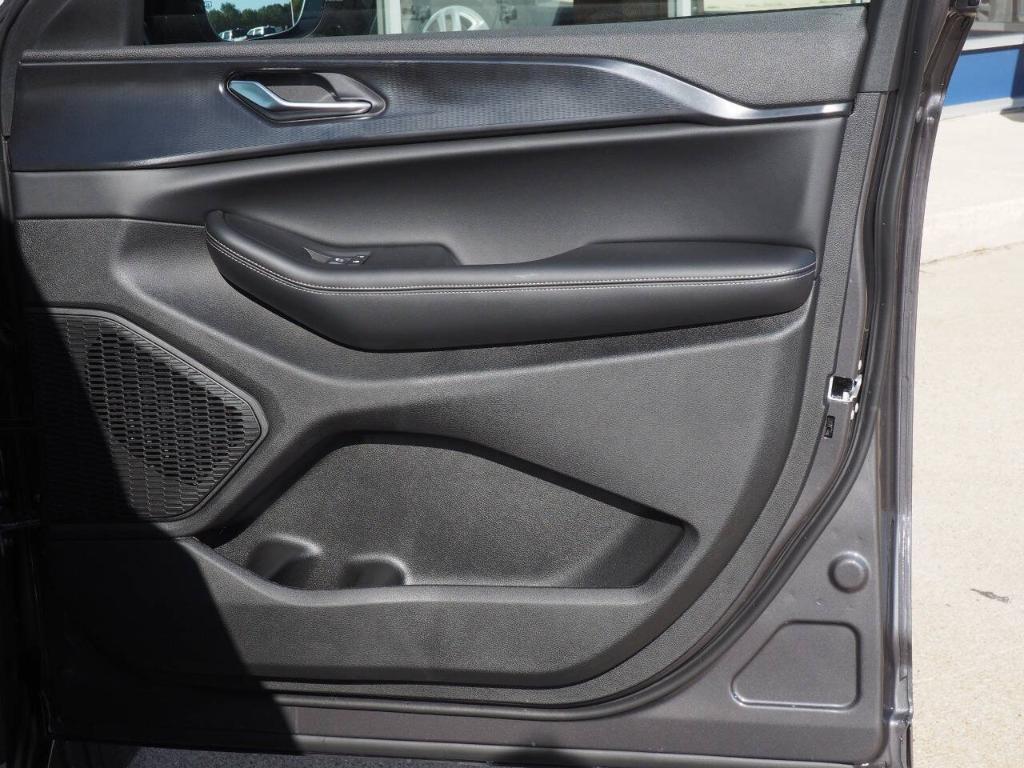 new 2025 Jeep Grand Cherokee car, priced at $43,980