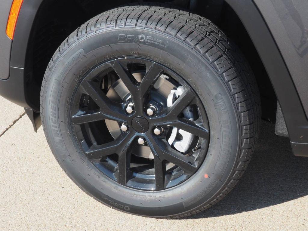 new 2025 Jeep Grand Cherokee car, priced at $43,980