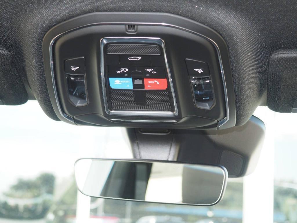 new 2025 Jeep Grand Cherokee car, priced at $43,980